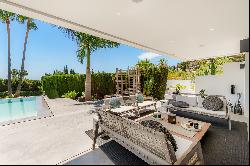 Impressive and modern property in Las Brisas.