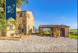 Luxurious agritourism resort with an olive grove and a view of the Crete Senesi for sale