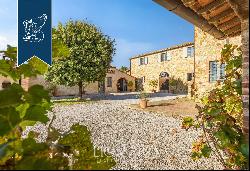 Luxurious agritourism resort with an olive grove and a view of the Crete Senesi for sale