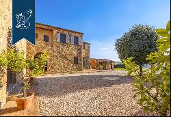 Luxurious agritourism resort with an olive grove and a view of the Crete Senesi for sale