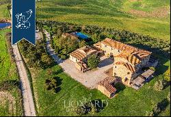 Luxurious agritourism resort with an olive grove and a view of the Crete Senesi for sale