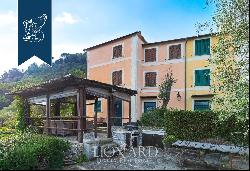 Prestigious property with garden and panoramic pool for sale on the coast of Liguria