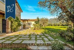 Wonderful estate with a vast garden and big entertainment spaces for sale in Pietrasanta