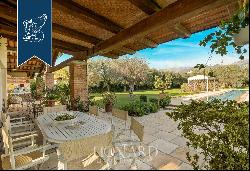 Wonderful estate with a vast garden and big entertainment spaces for sale in Pietrasanta