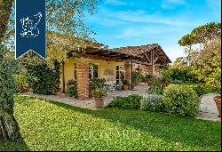 Wonderful estate with a vast garden and big entertainment spaces for sale in Pietrasanta