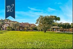 Wonderful estate with a vast garden and big entertainment spaces for sale in Pietrasanta