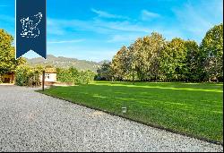 Wonderful estate with a vast garden and big entertainment spaces for sale in Pietrasanta