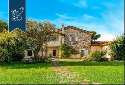 Wonderful estate with a vast garden and big entertainment spaces for sale in Pietrasanta