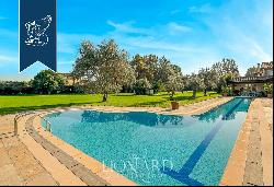 Wonderful estate with a vast garden and big entertainment spaces for sale in Pietrasanta