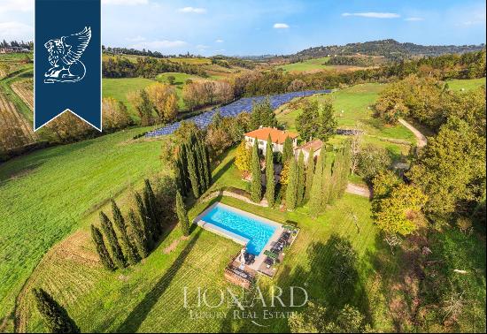 Elegant country estate for sale in Tuscany, between Florence and Siena