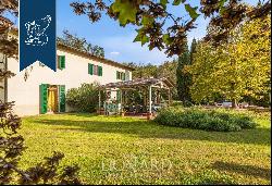 Elegant country estate for sale in Tuscany, between Florence and Siena