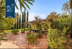 Elegant country estate for sale in Tuscany, between Florence and Siena