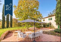 Elegant country estate for sale in Tuscany, between Florence and Siena