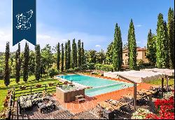 Elegant country estate for sale in Tuscany, between Florence and Siena