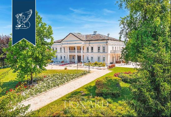 Stunning estate that took inspiration from the Neoclassical style of the White House for s