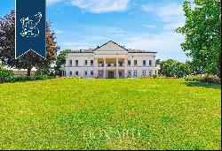 Stunning estate that took inspiration from the Neoclassical style of the White House for s