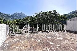 View of Christ the Redeemer and spacious outdoor area in Cosme Velho