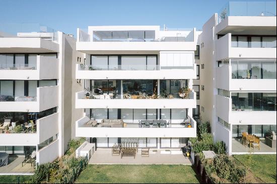 Modern and immaculate apartment in Marbella.