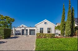 Single Level home with mountain views on Val de Vie Estate