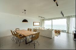 Exclusive first row apartment in Punta del Este