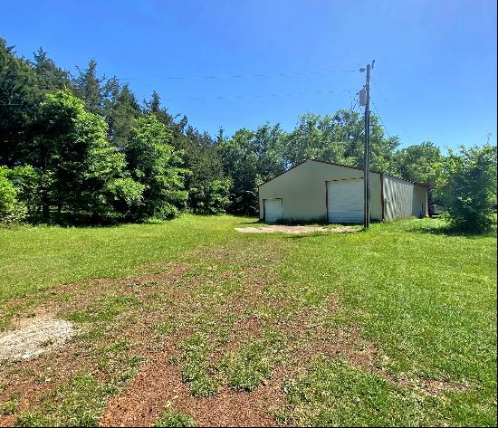 IDEAL 1/2 ACRE LOT WITH METAL BUILDING NEAR LAKE PALESTINE