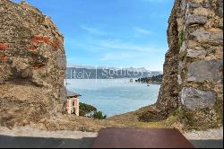 Torre di Portovenere, timeless masterpiece by the sea