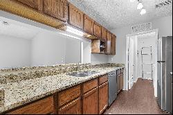 Top-Floor Condo in Unbeatable Roswell Location