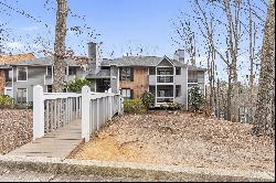 Top-Floor Condo in Unbeatable Roswell Location