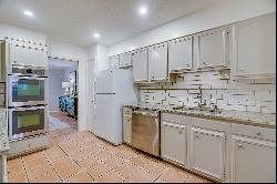 Beautifully Updated Condominium in Alamo Heights