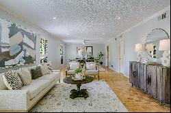 Beautifully Updated Condominium in Alamo Heights