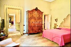 Elegant Apartment with Terrace and Garden in the Heart of Lucca