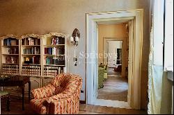 Elegant Apartment with Terrace and Garden in the Heart of Lucca