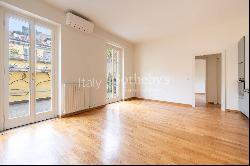 Apartment with Terrace and Parking in the San Babila Area