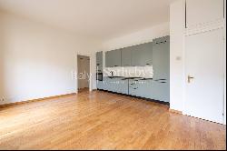 Apartment with Terrace and Parking in the San Babila Area