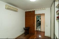 Wraparound balcony and exclusivity in a prime Rio location