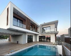 Modern Five Bedroom Villa With Infinity Pool in Limassol