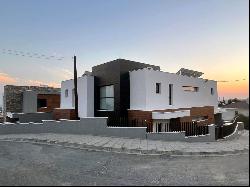 Modern Five Bedroom Villa With Infinity Pool in Limassol