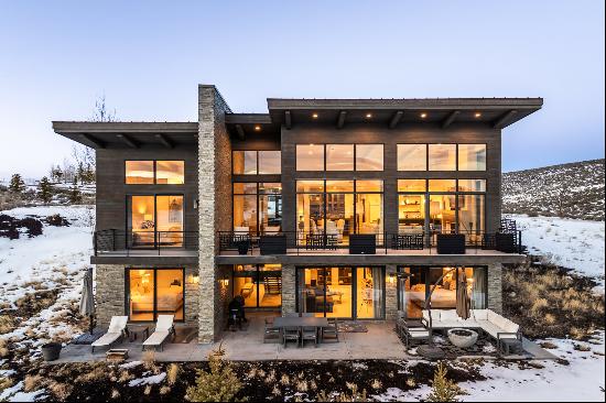 Stunning Home with Golf and Ski Mountain Views