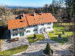 Elaborately renovated villa from 1916 with views of the Alps on a prestigious plot