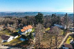 Elaborately renovated villa from 1916 with views of the Alps on a prestigious plot