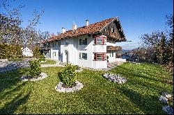 Elaborately renovated villa from 1916 with views of the Alps on a prestigious plot