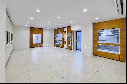 Beautiful commercial space with large display windows for sale in Ascona, just a short wa