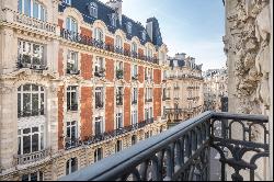 Paris 6th District – A renovated 3-bed apartment