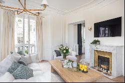 Paris 6th District – A renovated 3-bed apartment