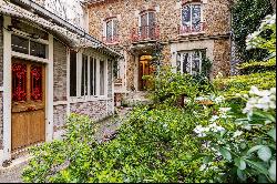 Paris 15th District - A superb period property with a garden