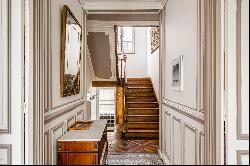 Paris 15th District - A superb period property with a garden