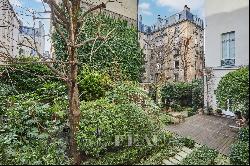 Paris VIIe - Rue de Lille. Quiet pied-à-terre on garden.