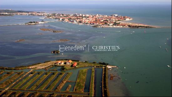 Isola Ravaiarina, Grado