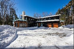 Modern Chandos Lakehouse