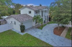 280 Lake Dr, Coconut Creek FL 33066